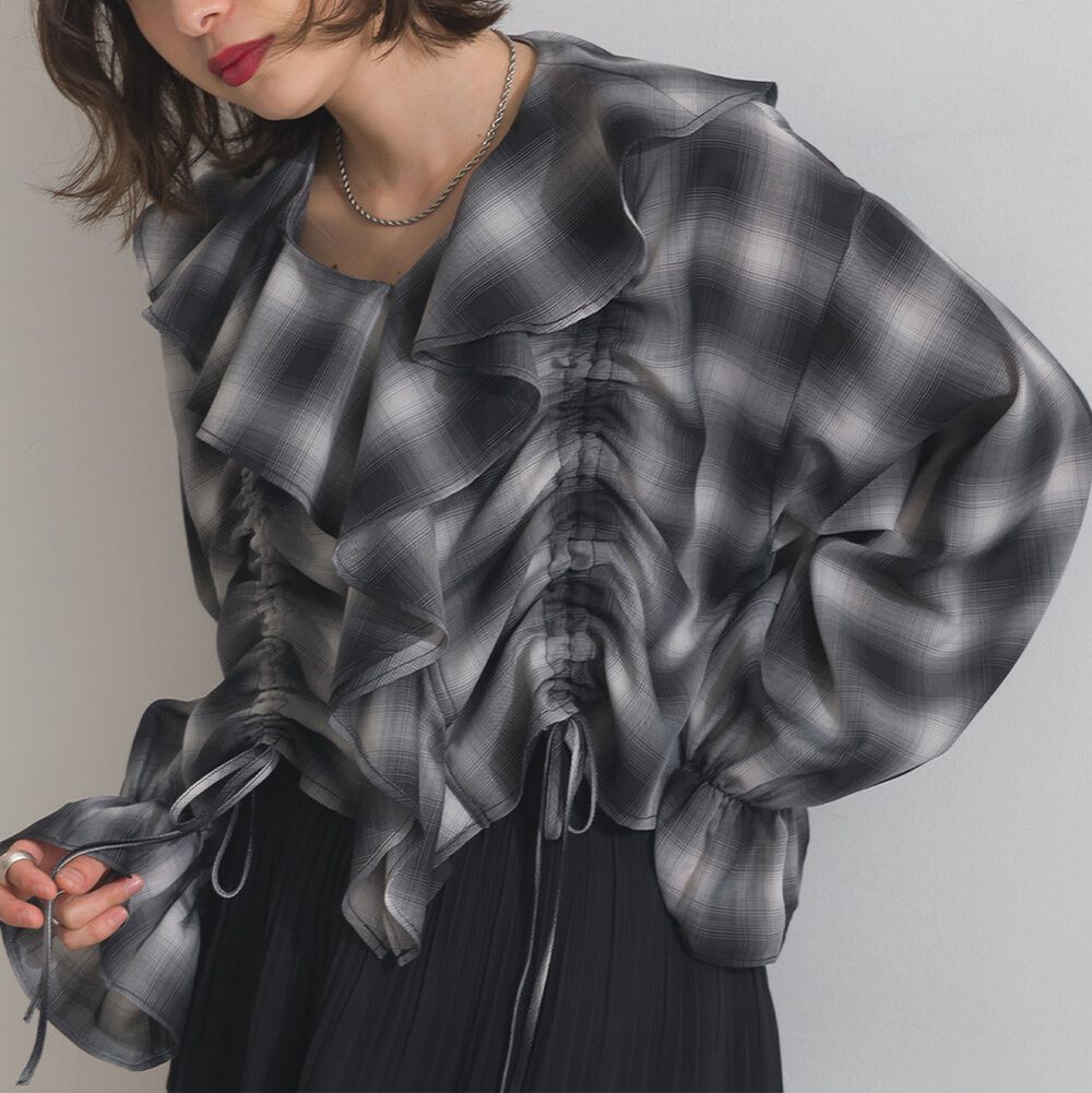 飄逸荷葉領浪漫抽繩長袖上衣-黑系