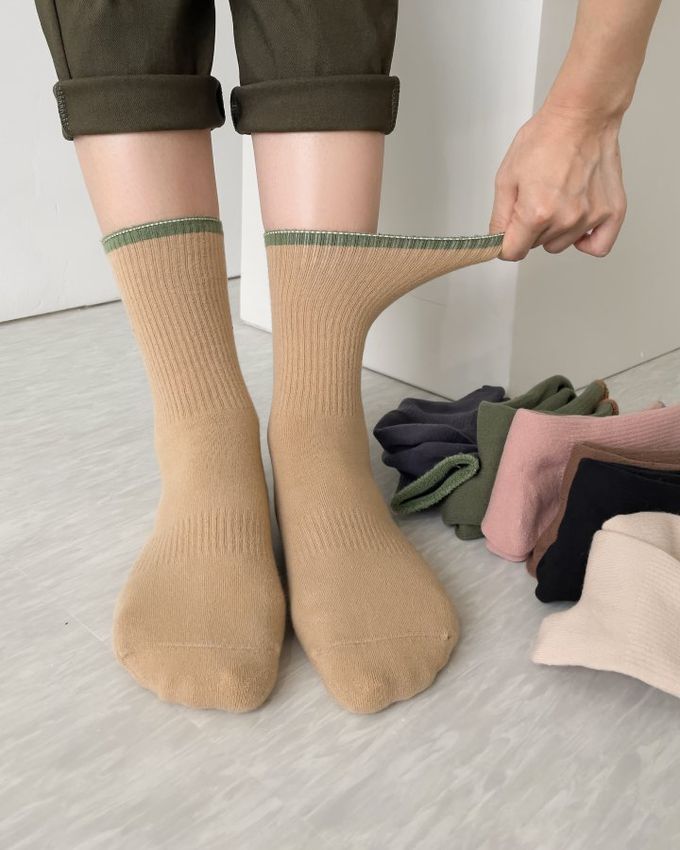 韓國Marian - 撞色百搭中筒襪-黑色 (Free)