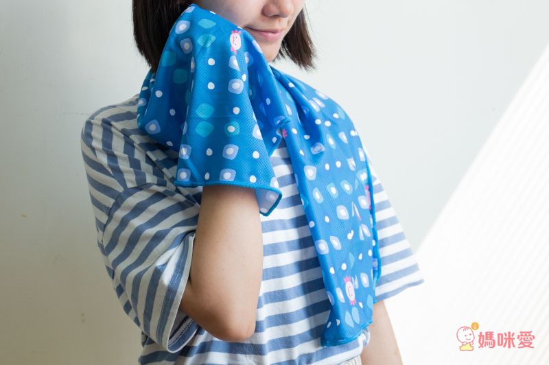 日本弘雅堂 - 抗UV水涼感巾(清新香味)-薄荷味-深藍北極熊 (M(30x100cm))