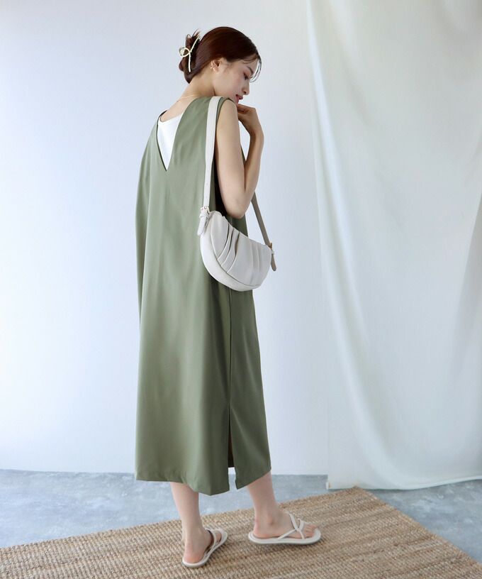 日本 BLUE EAST - 2WAY率性簡約V領連身洋裝/背心裙-黑