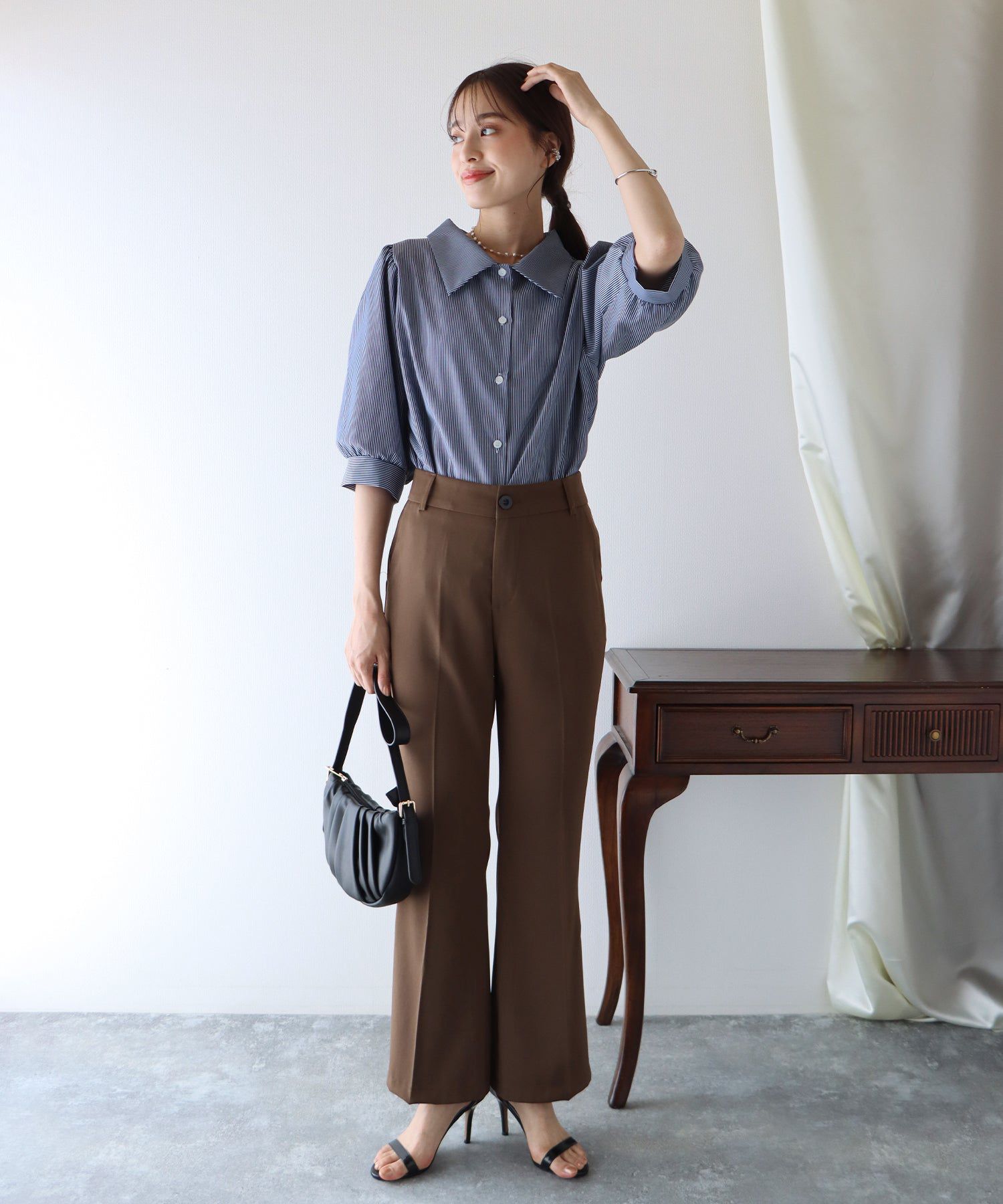 日本 BLUE EAST - 百搭翻領澎澎袖襯衫-直條紋-水藍