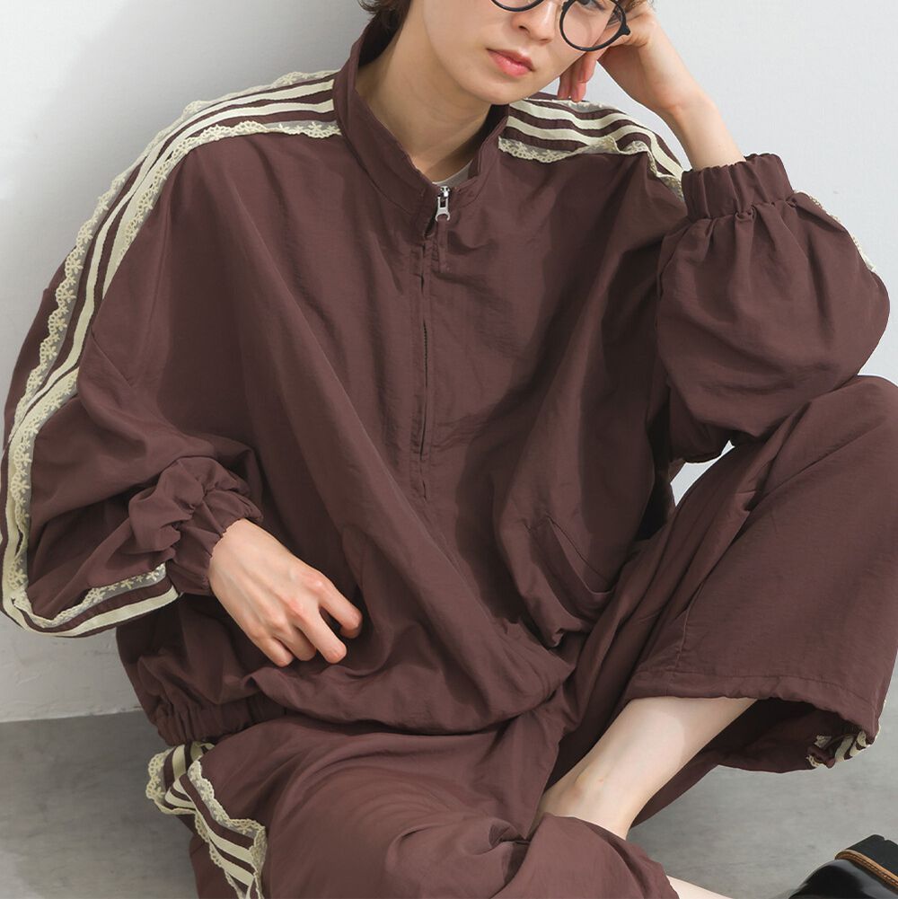 蕾絲點綴輕盈尼龍運動風外套-咖啡