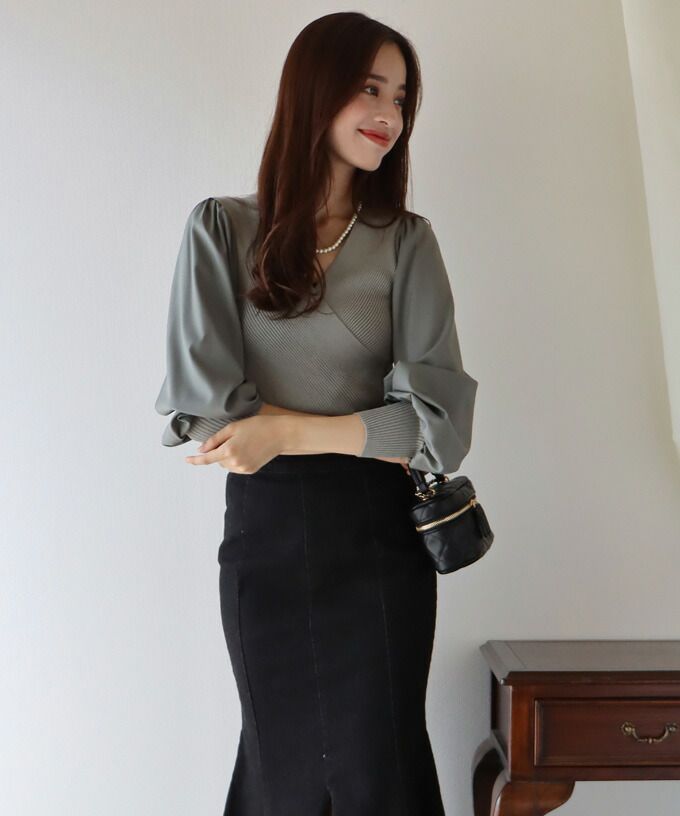 日本 BLUE EAST - V領羅紋拼接泡泡長袖上衣-藍灰