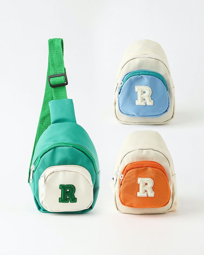 韓國 OZKIZ - 字母R撞色斜背包-綠X米白 (FREE)