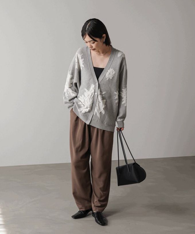 日本 Bab - 唯美花卉寬鬆感針織開襟外套-杏黑