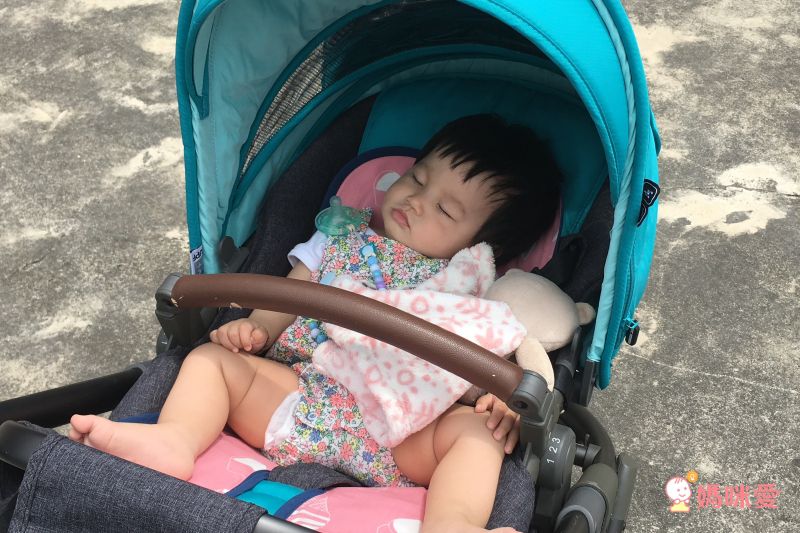 法國 Bebefolie - 冰心沁涼墊-推車專用-灰色 (長*67.7 寬*34 公分)