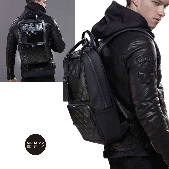 摩達客韓國進口COOD GEAR_REX001黑霧光刀刻紋頂級時尚商務雙邊後背包電腦包15L/可攜至14吋筆電/防潑水/人體工學 (黑)