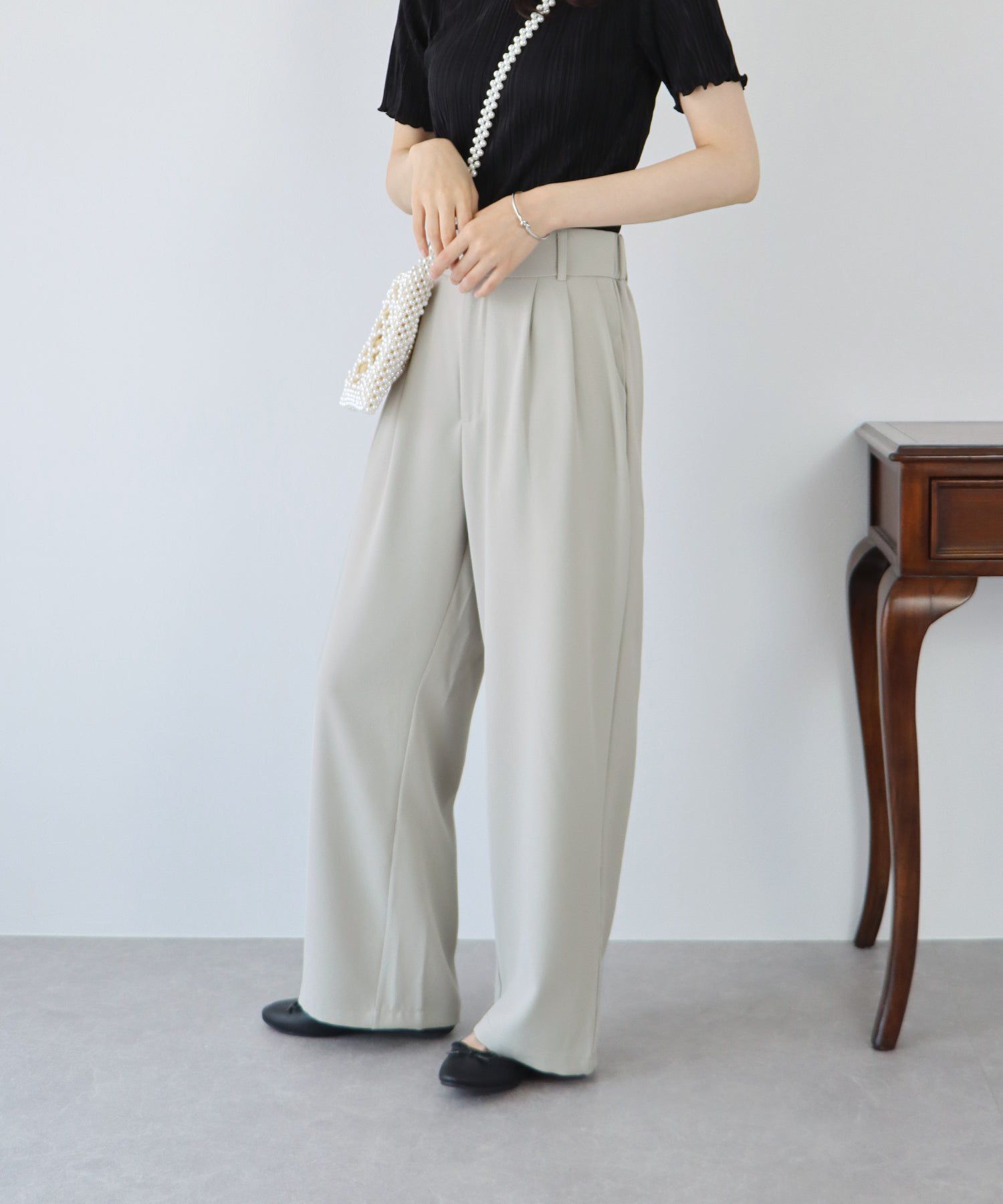 日本 BLUE EAST - 質感百搭垂墜感西裝褲-米灰