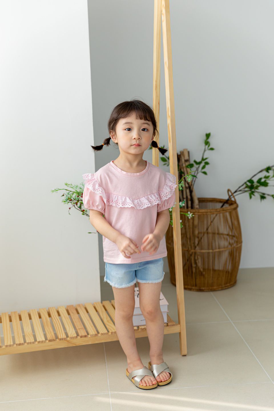 韓國 Orange Mom - 鏤空荷葉滾邊領上衣-淺粉紅