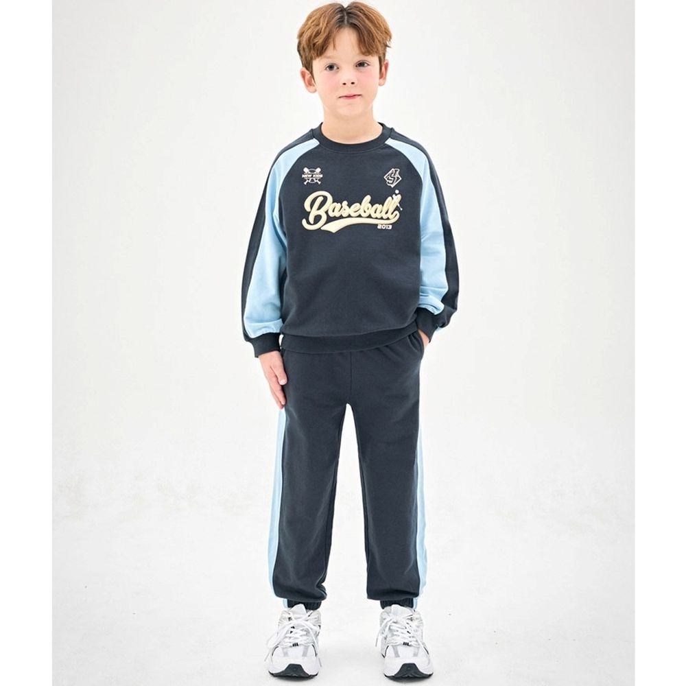 棒球文字印撞色長袖套圖-黑灰X天藍