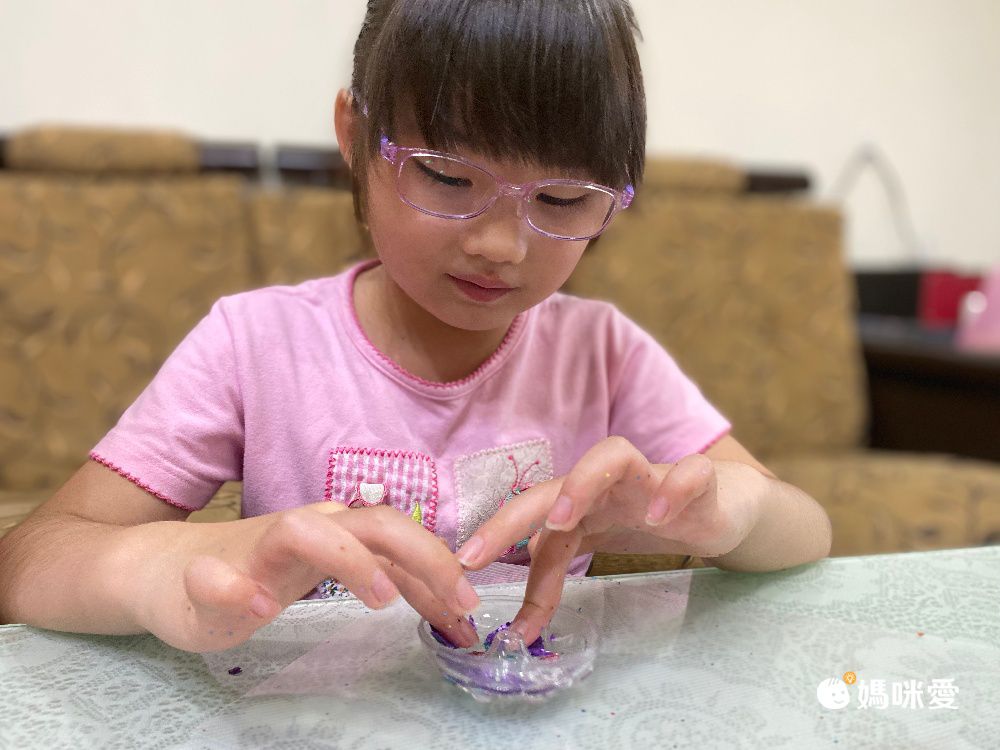 風靡歐美幼兒園【繪兒樂】閃亮魔豆貼 一壓就能填色
