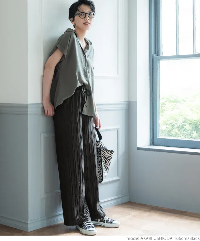 日本 COCA - [可剪裁] 百搭波浪紋垂墜寬褲-草綠