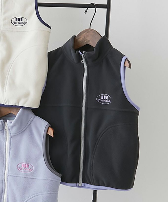 日本 devirock - logo刺繡搖粒絨小立領拉鍊背心-黑x紫