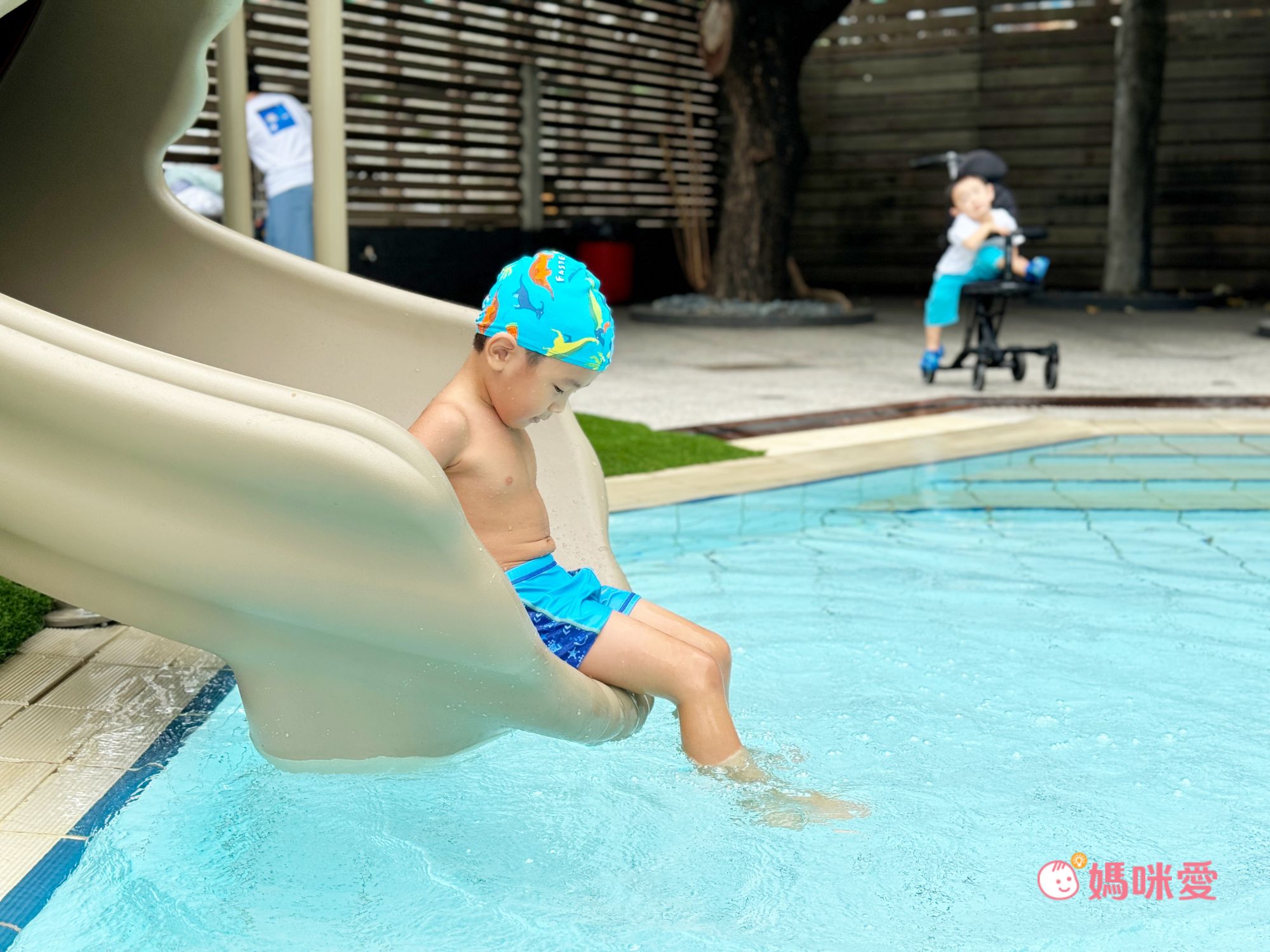 親子友善【承攜行旅 高雄六合館】破百坪賽車場 / 戶外泳池