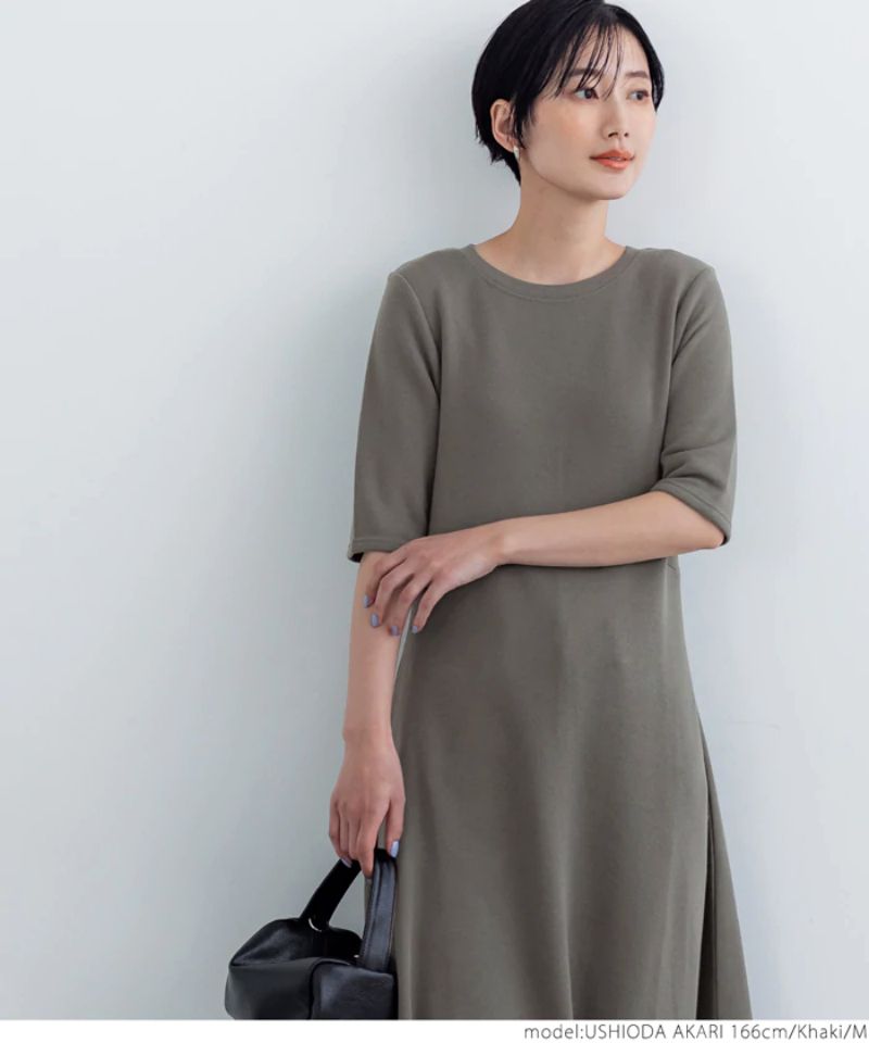 日本 COCA - 修身素面A字裙襬五分袖洋裝-墨綠