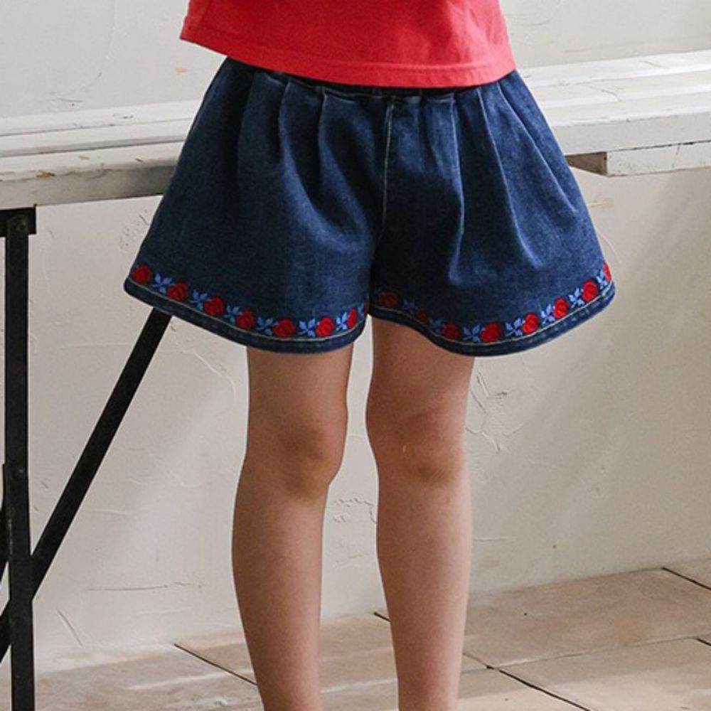 Puellaflo 鬆緊腰抓褶感玫瑰花刺繡短褲-深藍