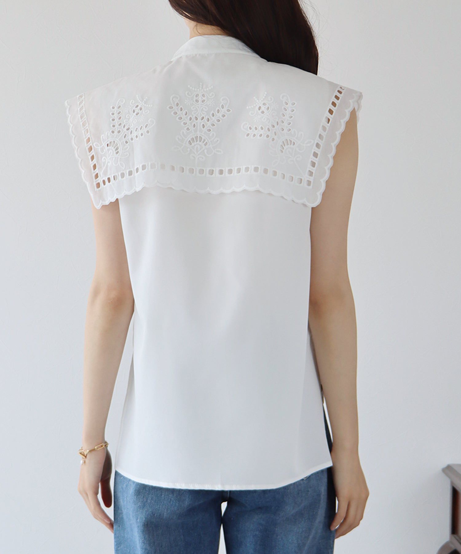 日本 BLUE EAST - 甜美蕾絲方領無袖上衣-水藍