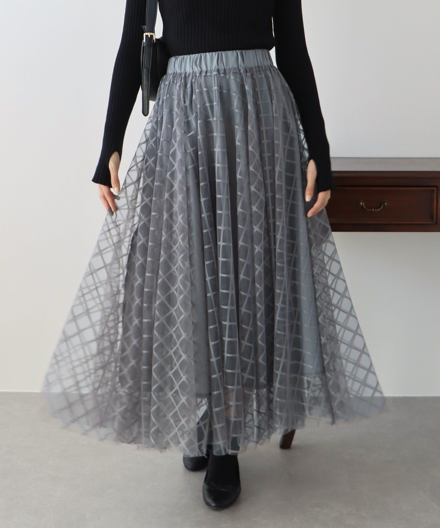 日本 BLUE EAST - 優雅格紋修身紗裙-簡約黑