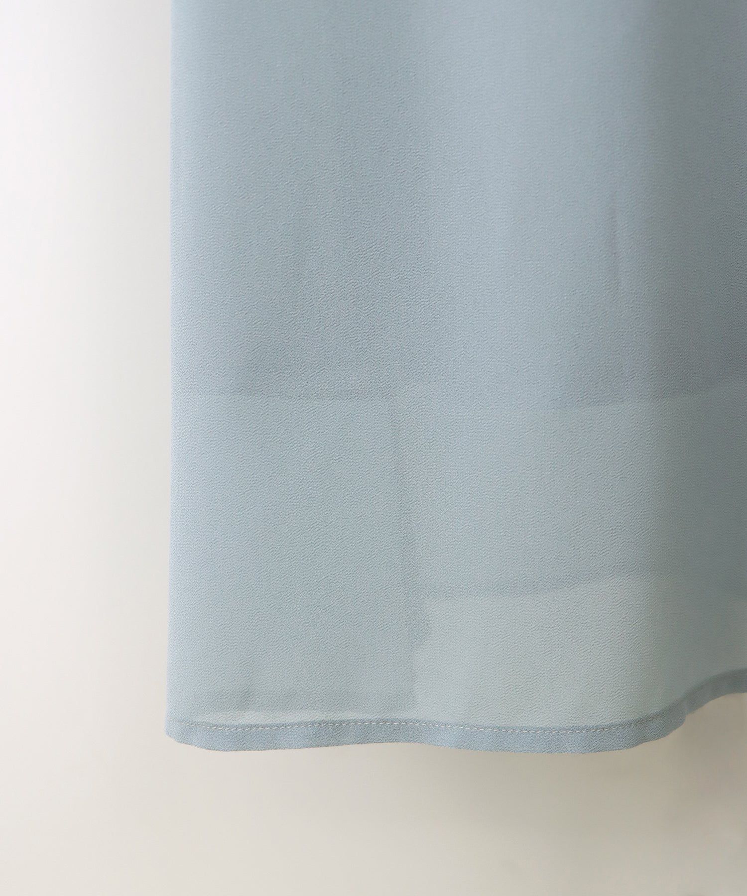 日本 BLUE EAST - 優雅V領蕾絲袖拼接洋裝-經典黑