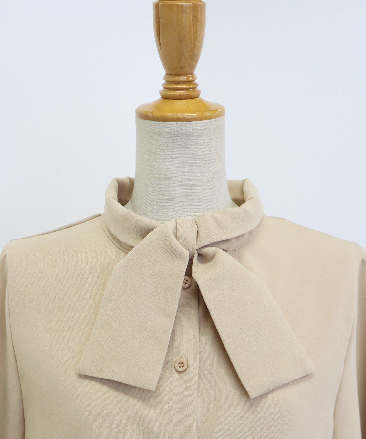 日本 BLUE EAST - 柔美扭結氣球長袖襯衫-黑