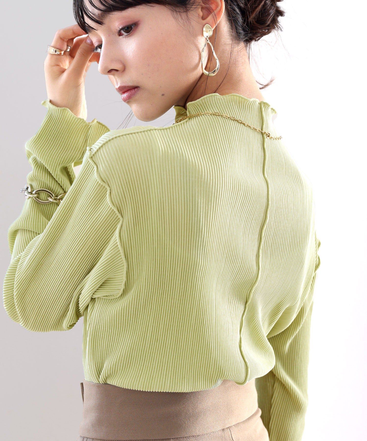 日本 Classical Elf - 光澤感木耳邊薄長袖上衣-酪梨綠