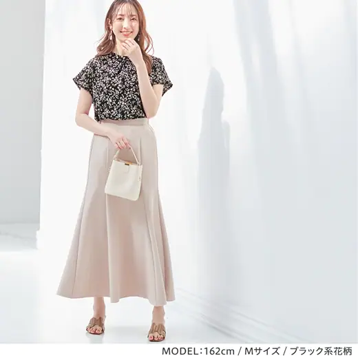 日本 BELLUNA - 氣質圓領抓皺雪紡短袖上衣-碎花-黑