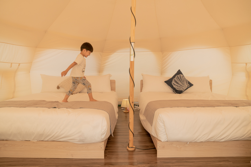 蟬說: 夕陽漫漫 Slowly Sunset Glamping - 平日入住-[豪華露營 5 米水滴帳]/四人房兩大床一泊二食再贈下午茶-12歲(含)以下孩童免費兩位可共食-優惠效期至 2024/01/31