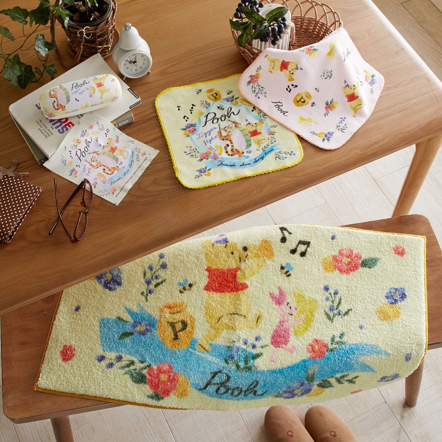 日本千趣會 - 迪士尼 日本製 腳踏墊(玄關/房門)-維尼派對-粉黃 (47x80cm)