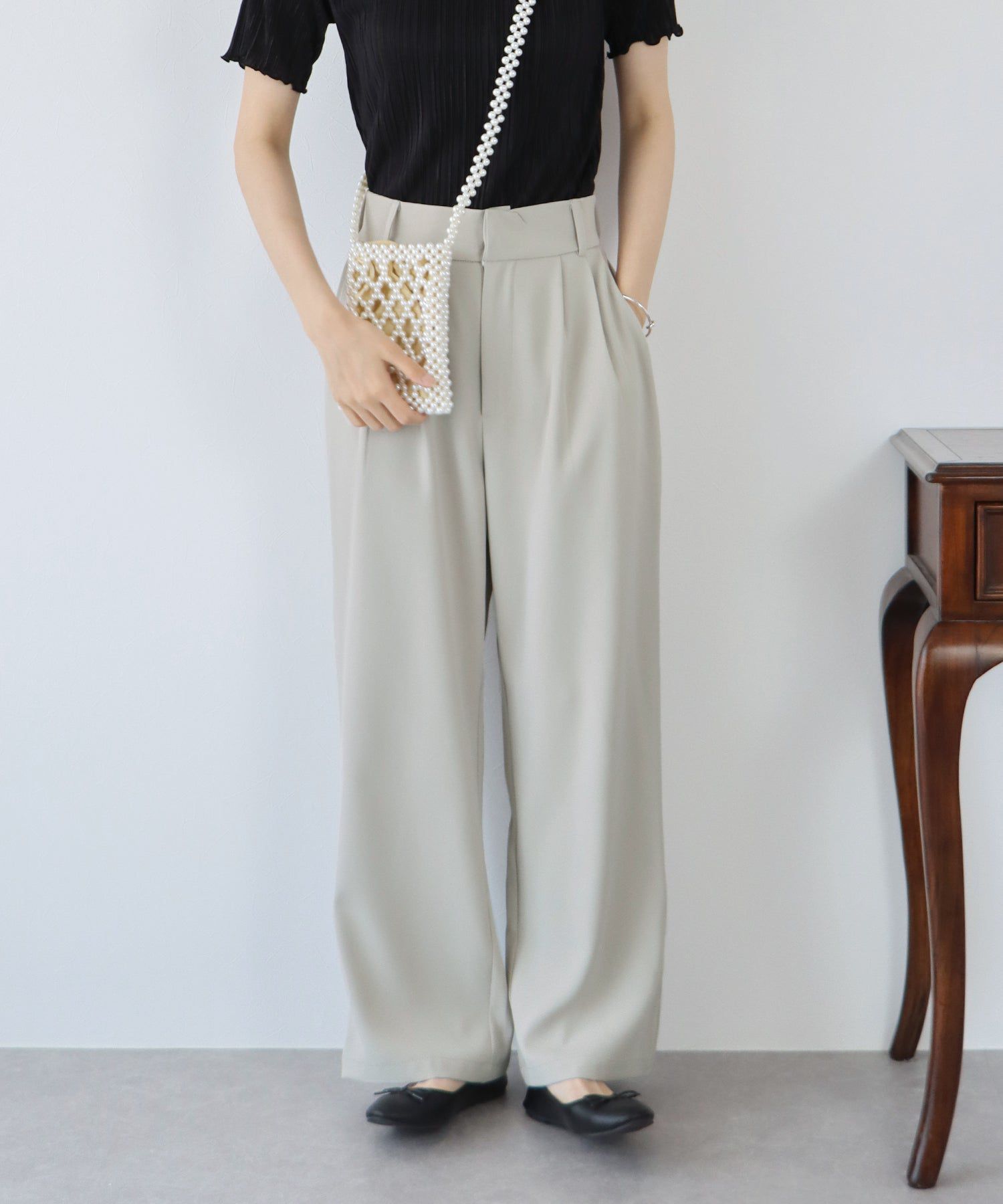 日本 BLUE EAST - 質感百搭垂墜感西裝褲-米灰