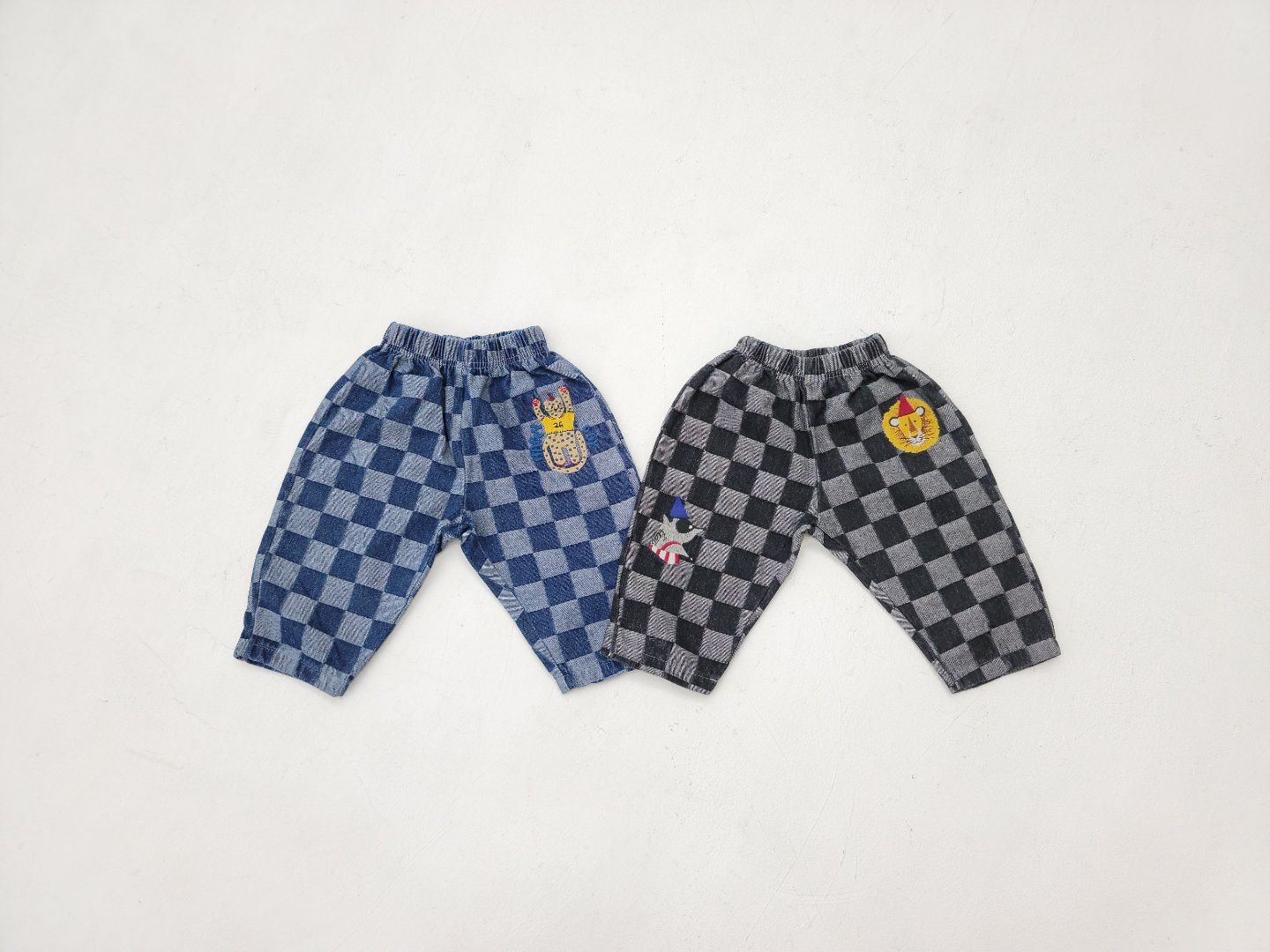 韓國 Mimico - 方塊格紋鬆緊腰休閒長褲-獅子與浣熊-黑