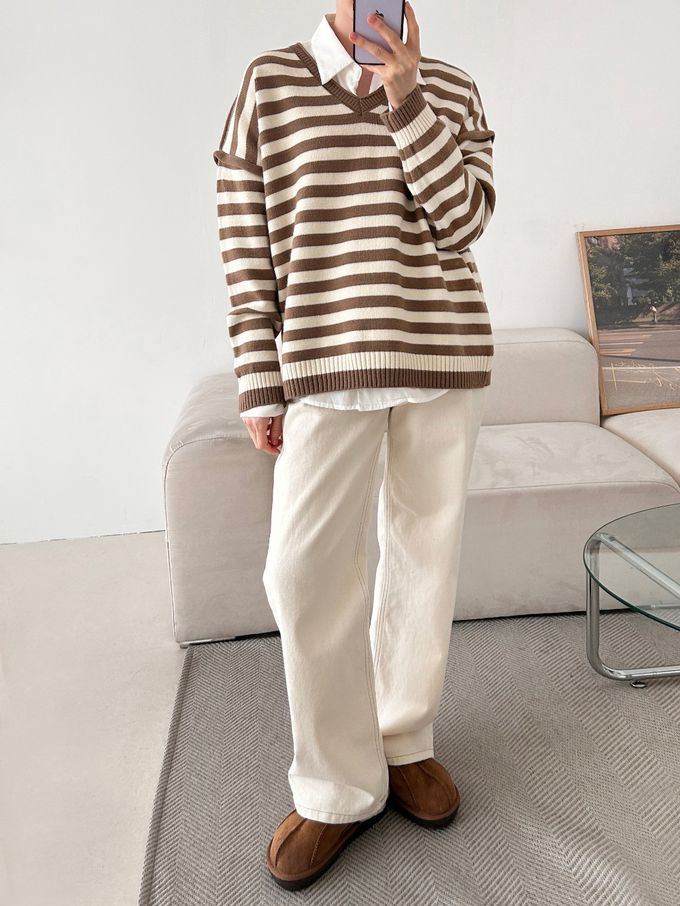 韓國女裝連線 - 休閒落肩V領橫紋針織上衣-咖啡 (FREE)