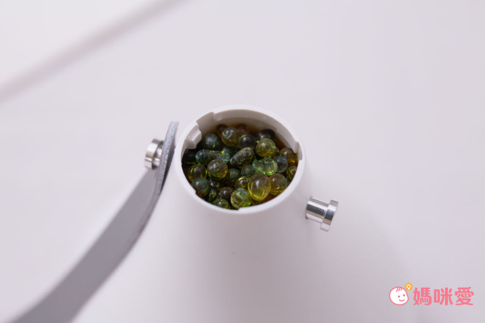 韓國 airberry - 智能衣櫃管理雙機組-除濕/殺菌機X1(附除濕膠球1包3入)，香氛/空氣循環機X1(附春日櫻花香氛片3個)