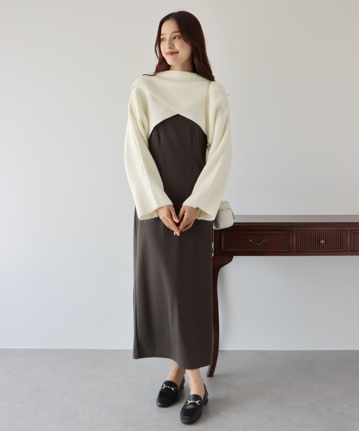 日本 BLUE EAST - 交叉短版針織長袖罩衫-淺灰