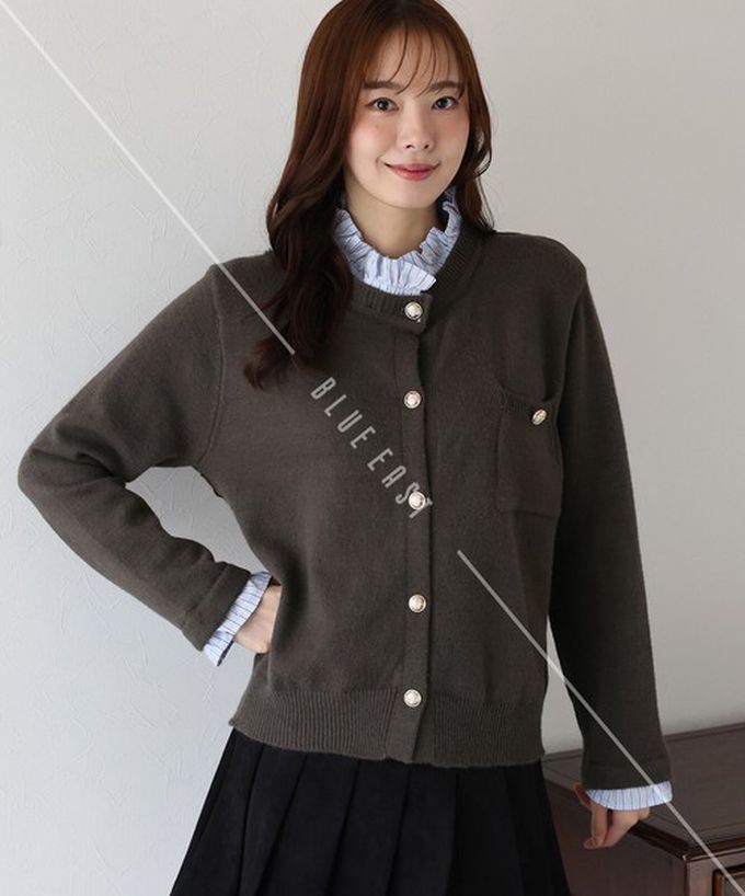 日本 BLUE EAST - 甜心假二件荷葉領金扣開襟衫-深咖啡 (M)