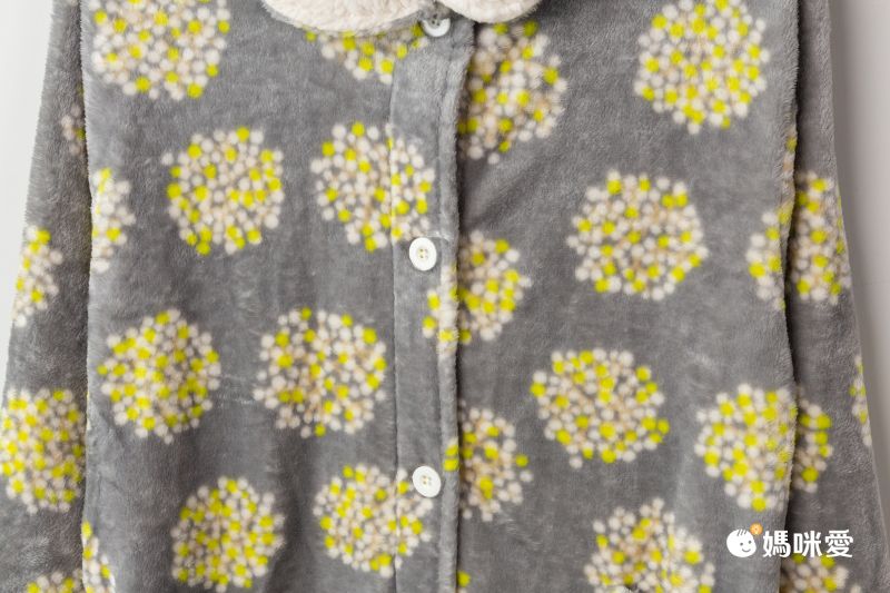 日本小泉 - 輕量極柔發熱保暖家居服/外套-小波斯菊-米杏 (大人)