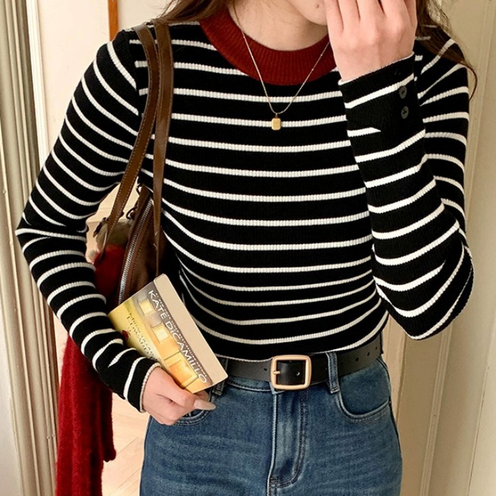 撞色肩線設計感合身長袖針織上衣-白條紋-酒紅X黑 (F)