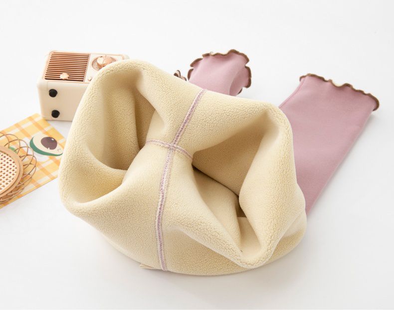 FANMOU - 加絨腰鬆緊保暖內搭褲-毛絨球球-黑色