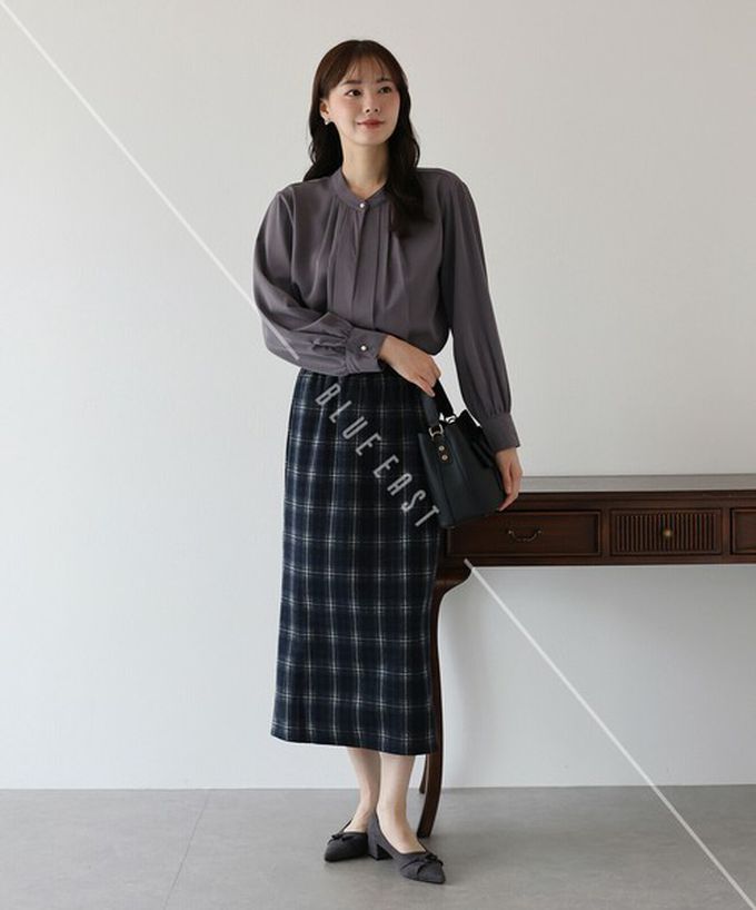 日本 BLUE EAST - 簡潔溫柔格紋後開叉合身長裙-海軍藍