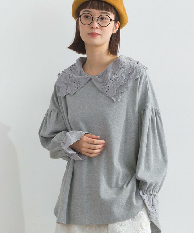 日本 Lupilien - 精緻蕾絲領落肩喇叭袖上衣-海軍藍條紋