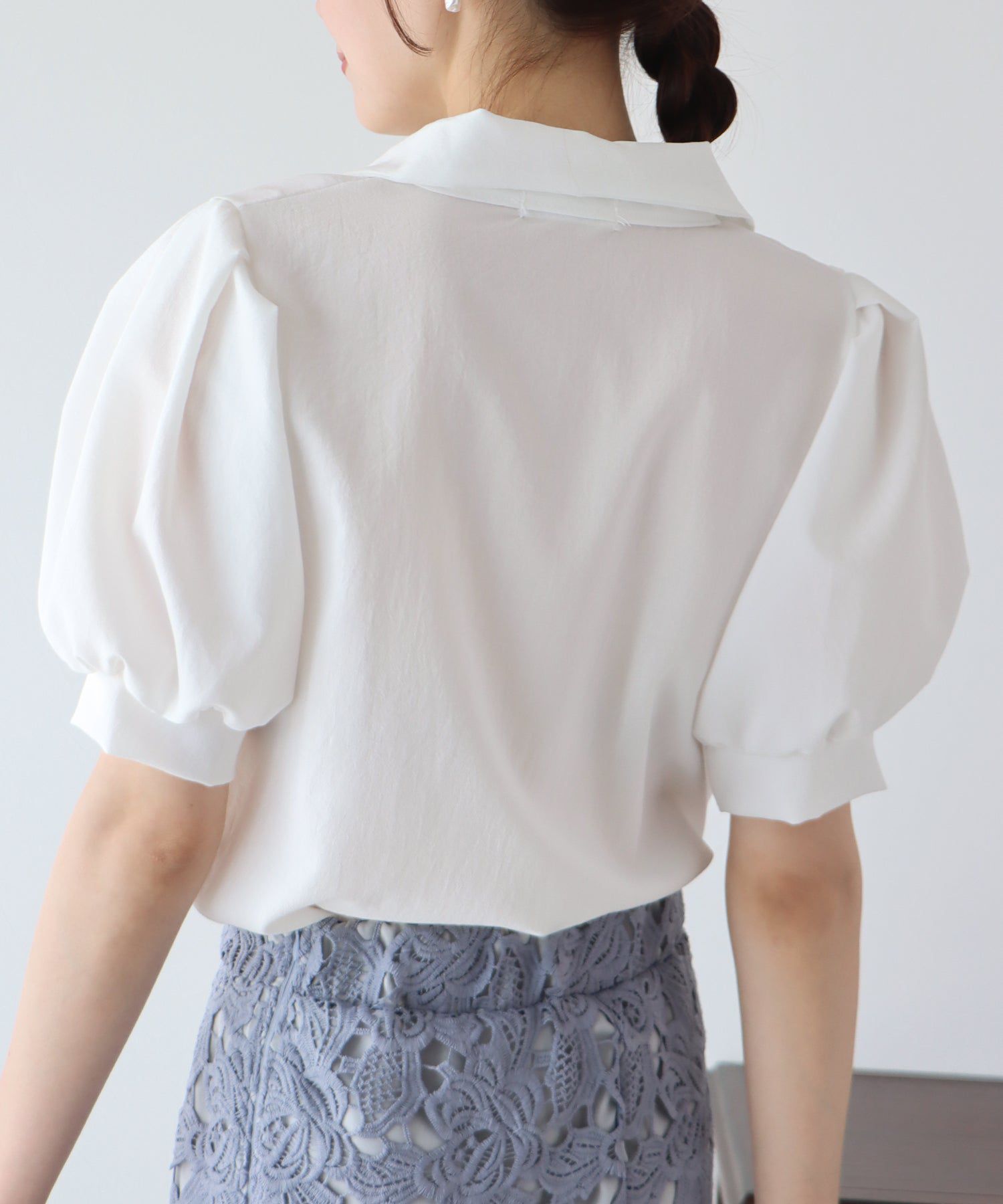 日本 BLUE EAST - 優雅百搭泡泡短袖襯衫-深藍