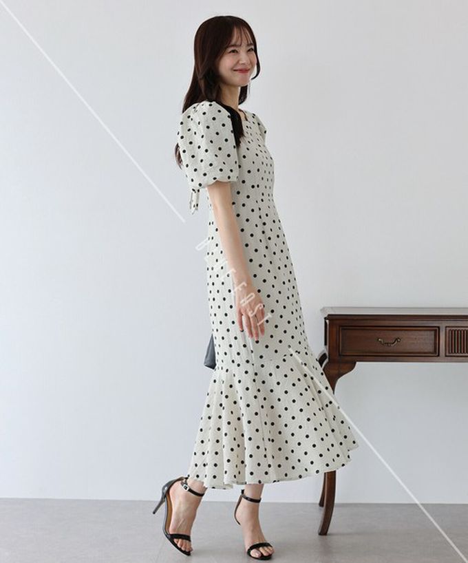 日本 BLUE EAST - 優雅方領後綁帶泡泡袖魚尾洋裝-格紋-卡其 (M)