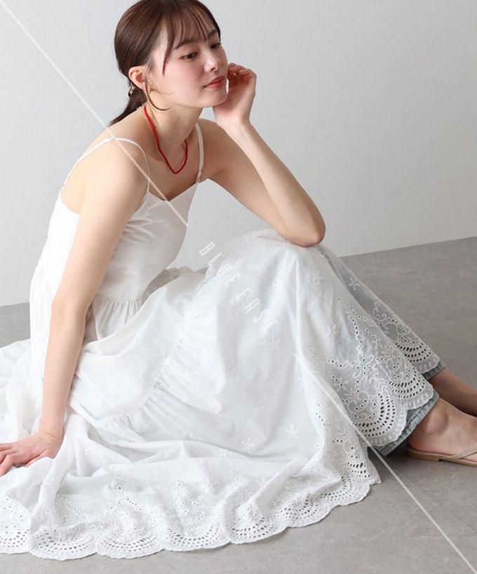 日本 BLUE EAST - 精緻雕花下擺迷人細肩帶洋裝-黑