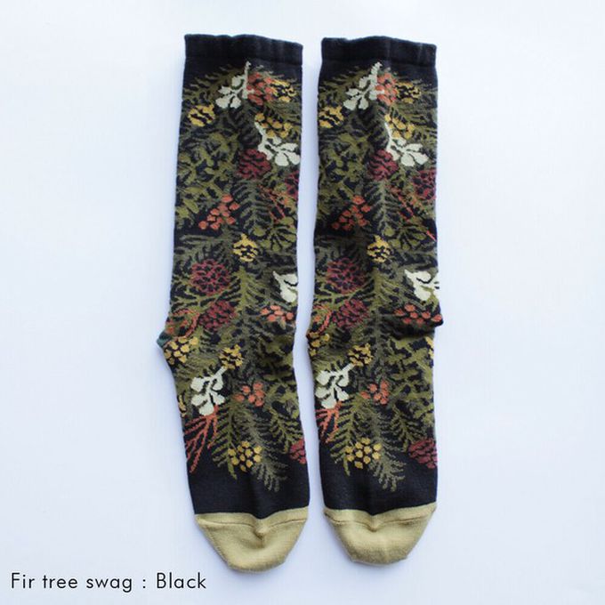 日本女裝代購 - 日本製 唯美花卉風長襪-冷杉樹-黑 (23-25cm)