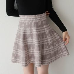 日本 BLUE EAST - 甜心格紋針織迷你短裙-粉杏