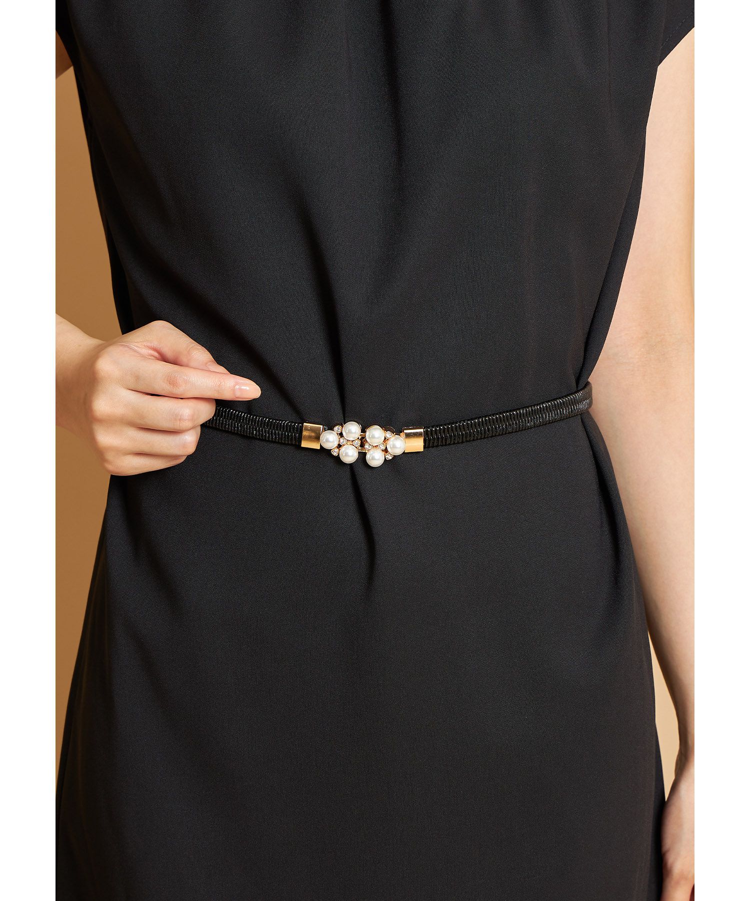 日本 tocco-closet - 高雅珍珠皺摺簡約洋裝-知性黑