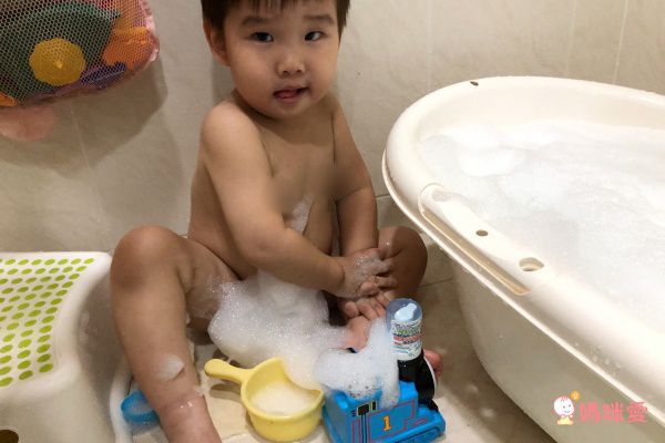 日本超人氣 TOMICA 車車入浴球，增添孩子洗澡樂趣