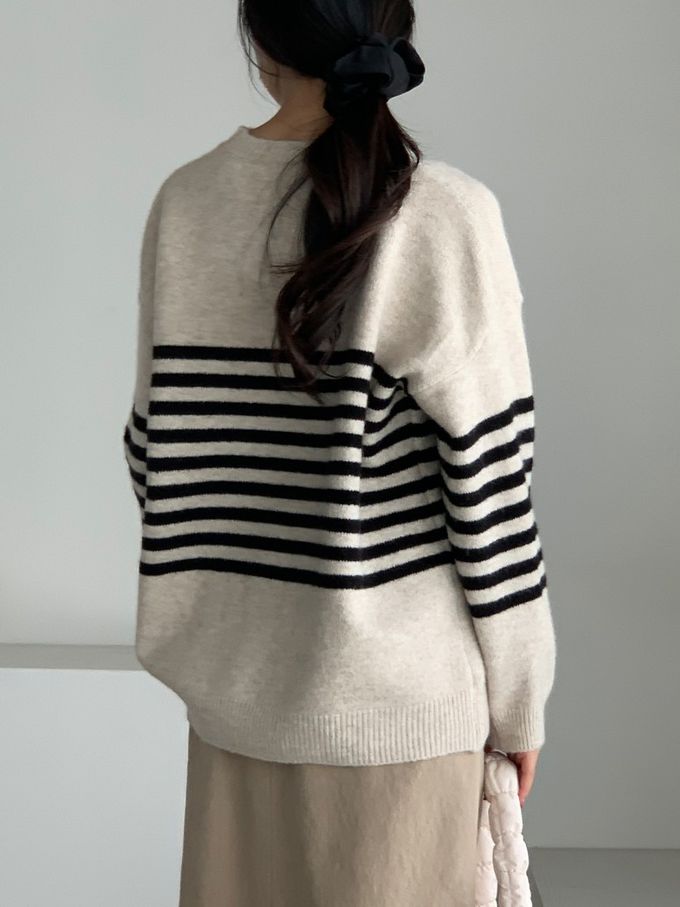 韓國女裝連線 - 條紋點綴寬鬆版型針織上衣-燕麥杏 (FREE)