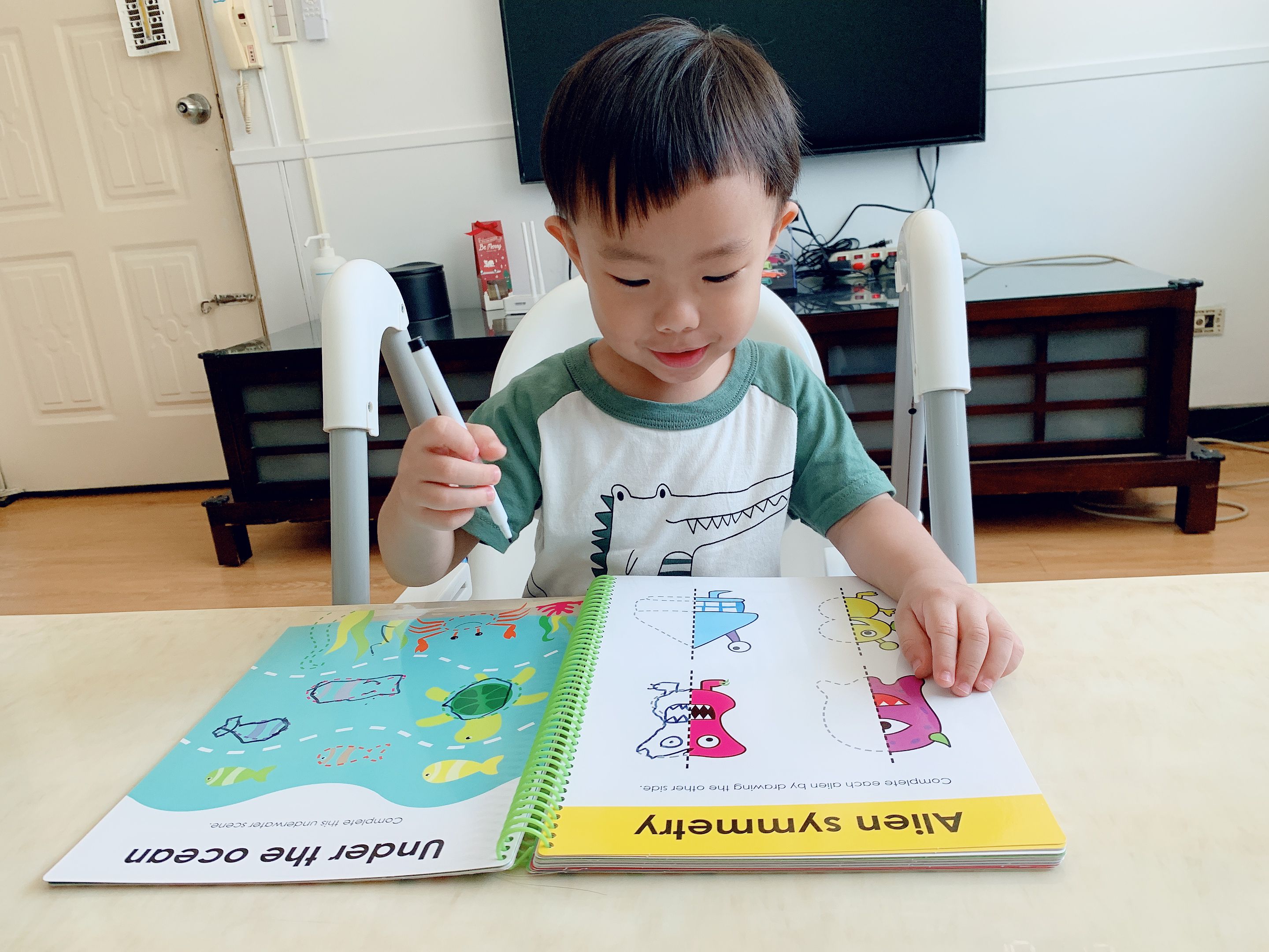 【超級英雄/蜘蛛人 貼紙書】熱愛英雄的男孩不能錯過☞大量貼紙與趣味題型 盡情當個小小英雄