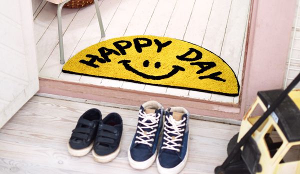 日本 TOMO - 半圓臉可愛地墊-LUCKY DAY-灰 (約35x75cm)