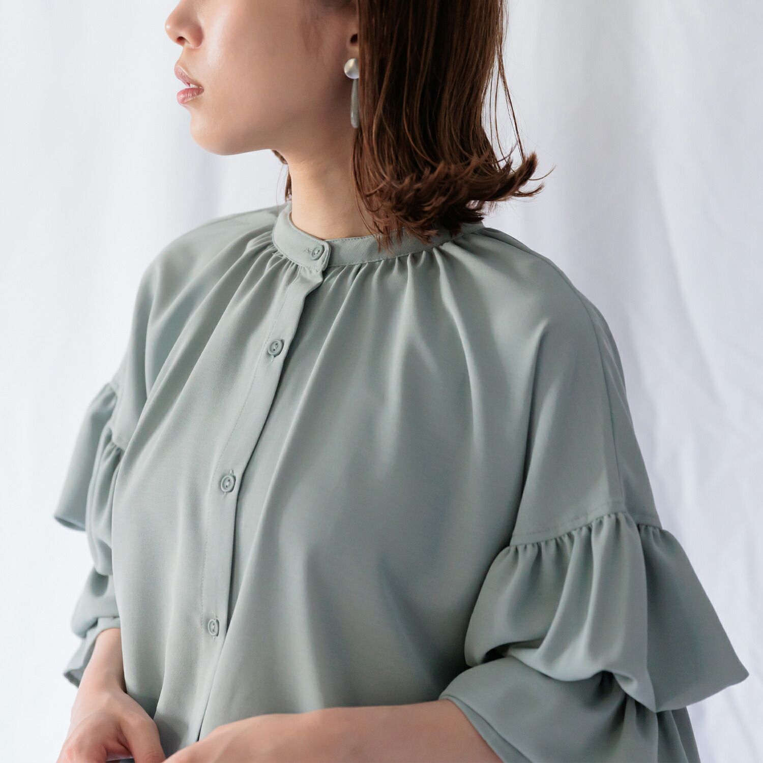 日本 ihuu - 甜美泡泡層次長袖襯衫-灰杏